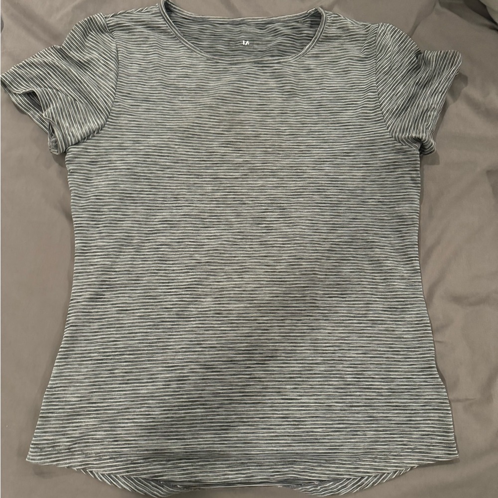 Zyia T-Shirt Medium